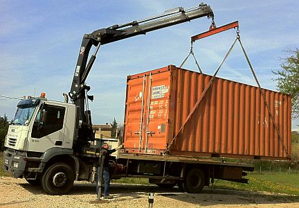 camion grue et conteneur de location Somoloc FTF